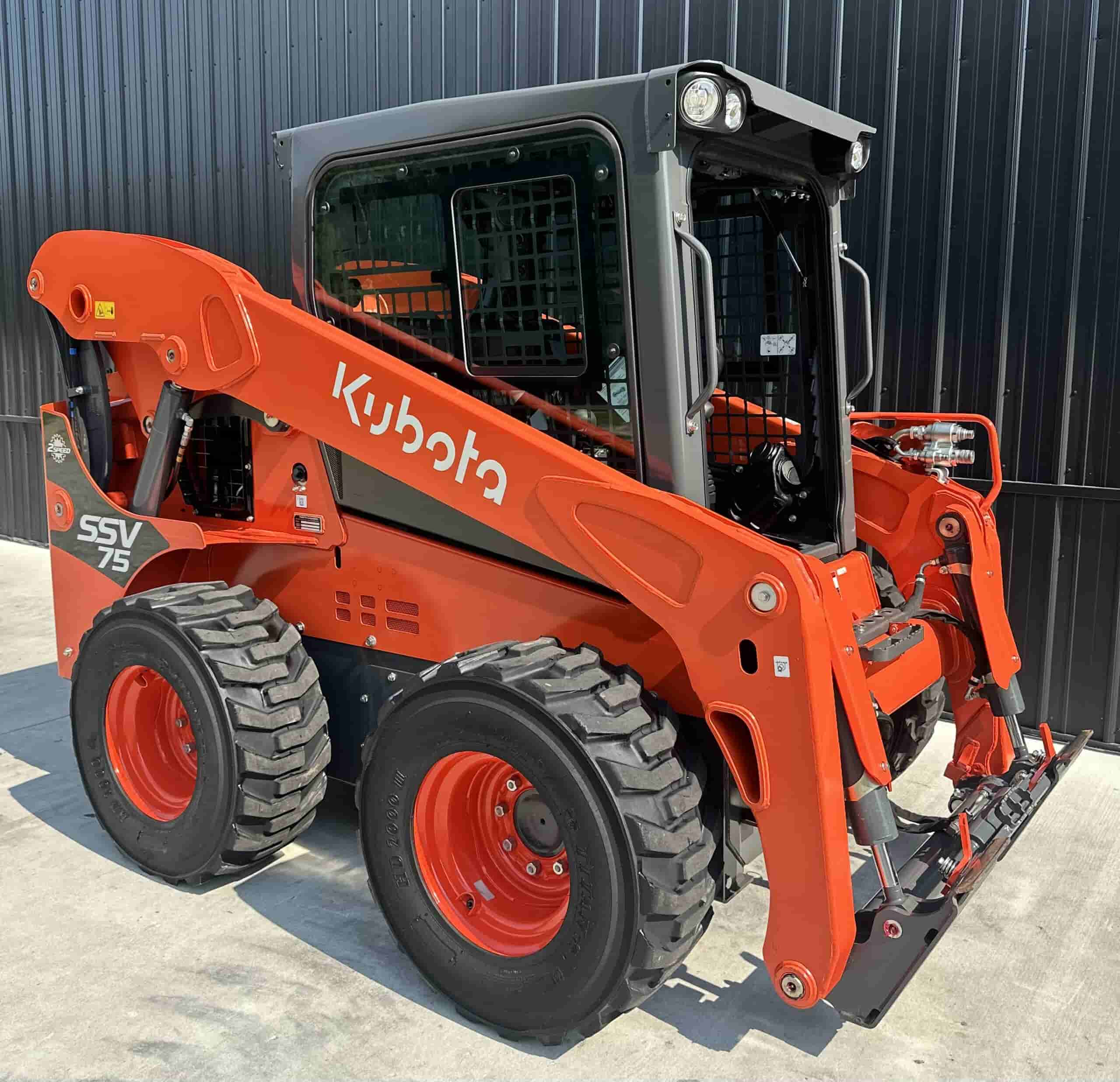 2023 KUBOTA SSV75 LIKE NEW
